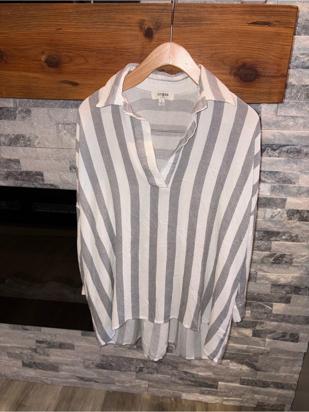 Umgee Gray and White Stripe High Low Tunic Top size Small
